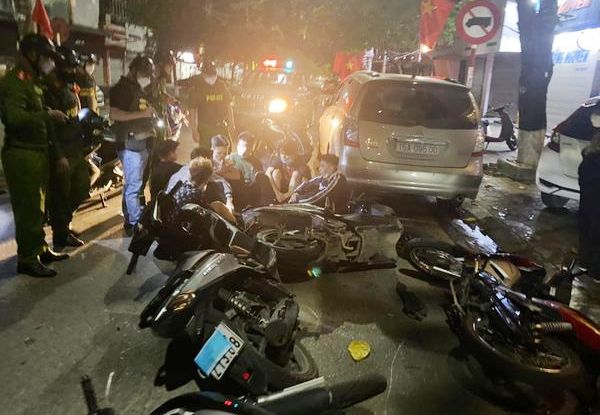 Công an quận Ngô Quyền: Ngăn chặn 8 thanh niên điều khiển xe mô tô lạng lách, đánh võng